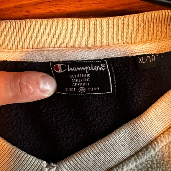 Champion Long Sleeve Fleece XL - Picture 2 of 2